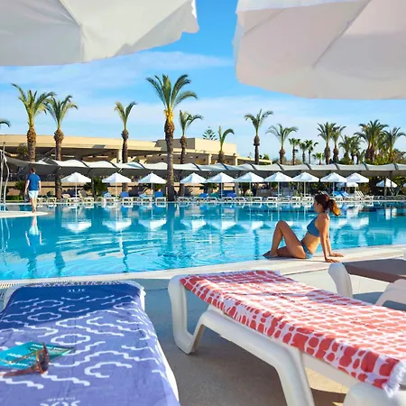 Tui Blue Palm Garden 4* シダ